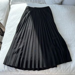 Korean brand pleated black midi skirt